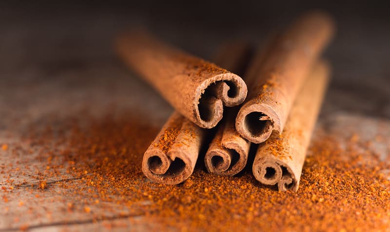 cinnamon sticks and powder